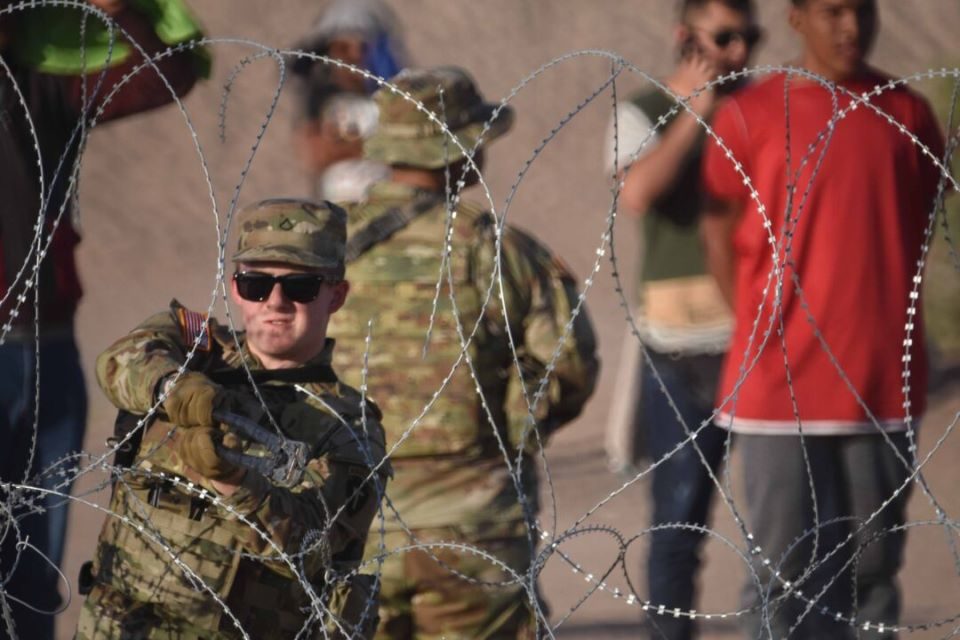 Migrantes México Ciudad Juárez El Paso frontera con EEUU militares mayo 2023 Foto de Rey R. Jauregui La Verdad de Juárez