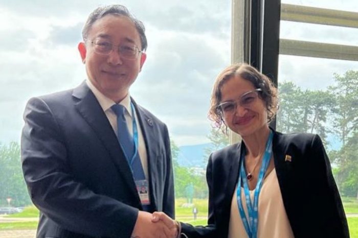 Ministra Salud Magaly Gutierrez China Xuetao Cao