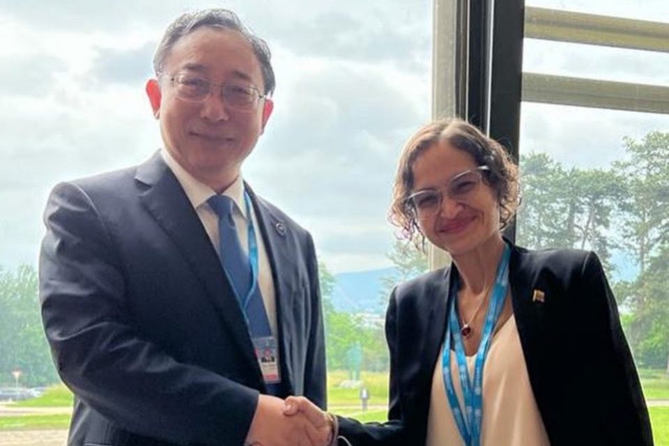 Ministra Salud Magaly Gutierrez China Xuetao Cao
