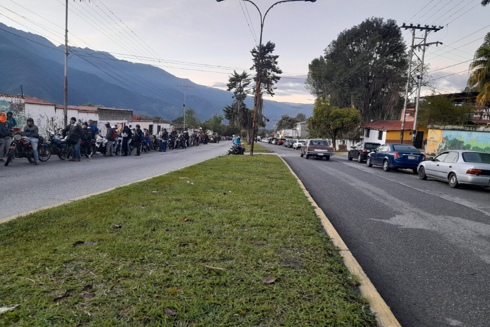 cola gasolina Mérida 2