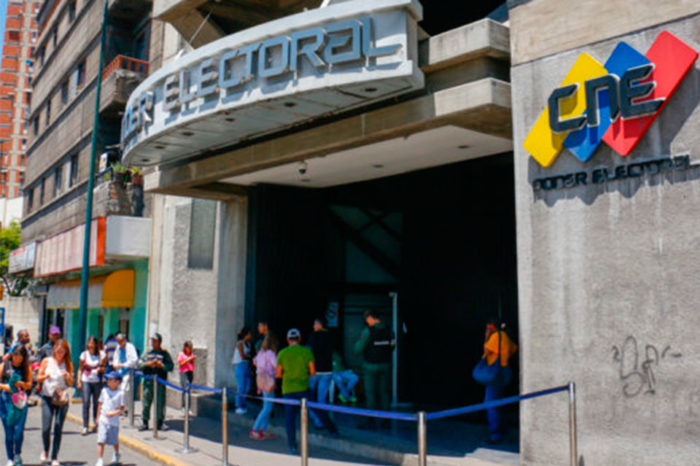 ¿Cómo está organizado y cómo funciona el CNE? Rectores del CNE