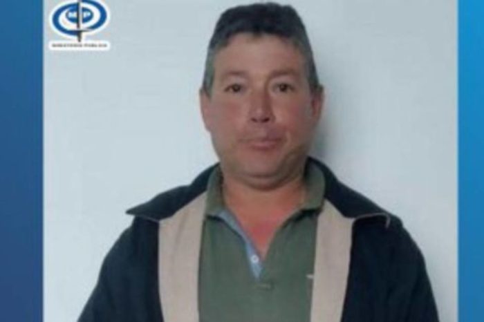 Agricultor que botó zanahorias