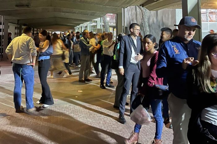 Elecciones UCV: Colas en Faces a la hora del cierre de las mesas