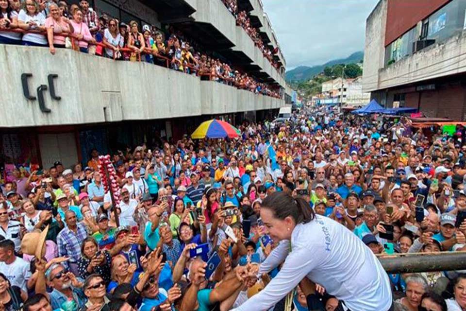 Jugarretas desgastadas / María Corina Machado