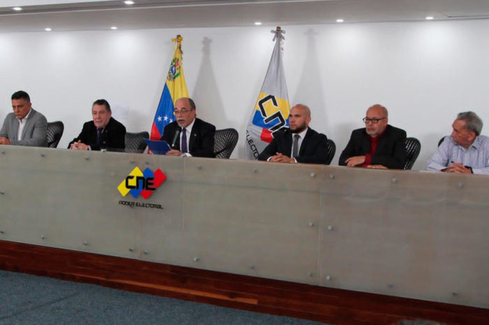¿Qué hay detrás de la renuncia del CNE?