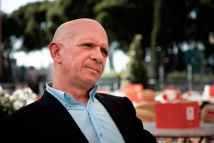 El canto del turpial, eclipsado por el aterrador canto del pollo Carvajal Hugo El Pollo Carvajal