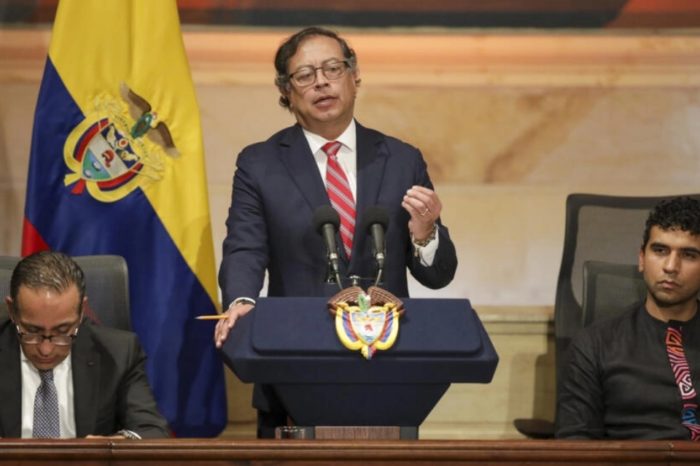 Gustavo Petro Colombia ELN