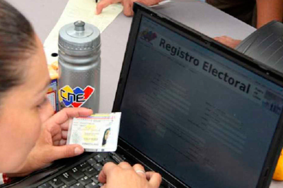 Academia y democracia CNE