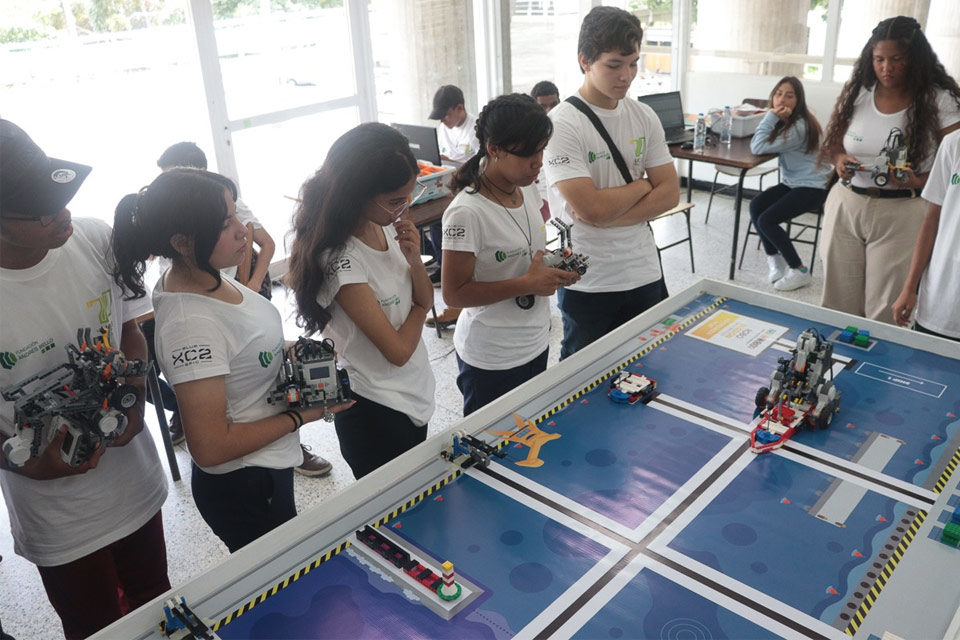 Competencia de Robótica en la UCAB