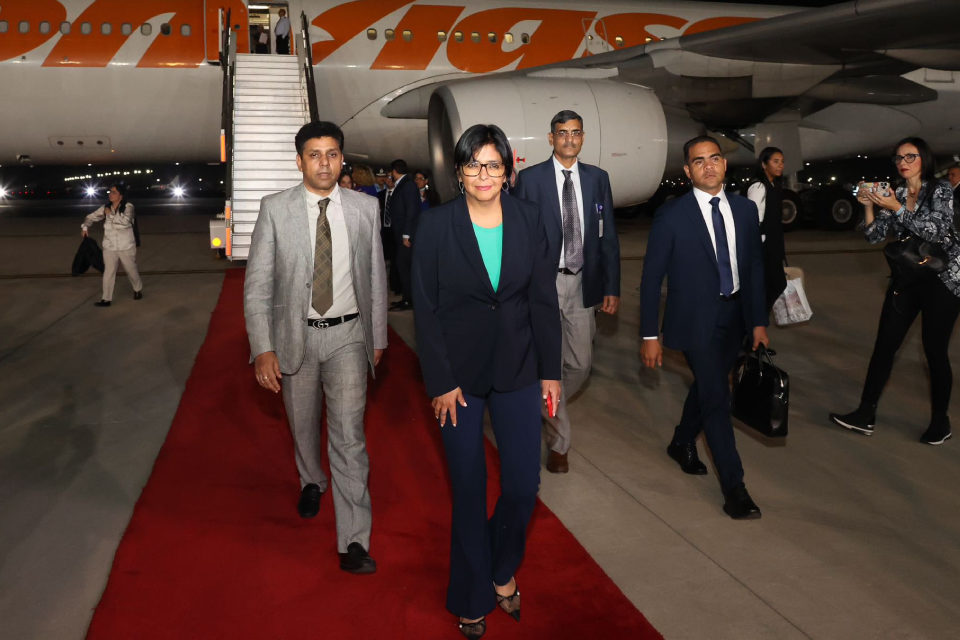 Conviasa - DELCY RODRÍGUEZ EN LA INDIA