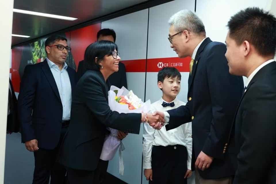 Delcy Rodríguez en China Pedro Tellechea