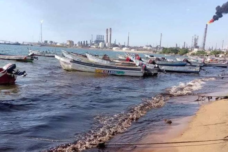 Derrames de petróleos, Falcón pescadoras