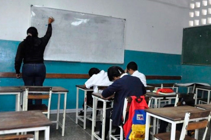 Nuestros maestros, nuestros héroes