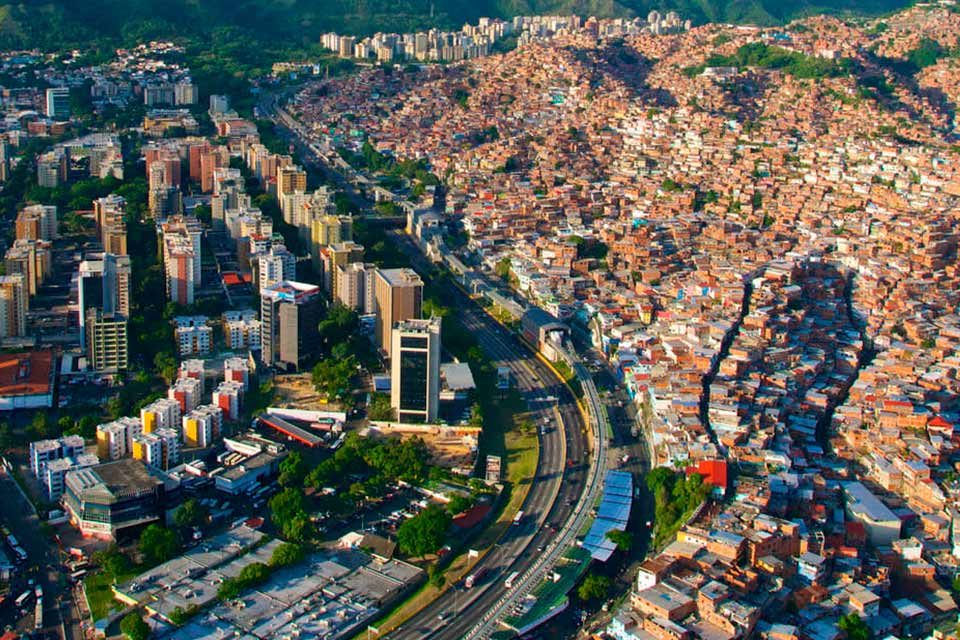 Viaje a Caracas UCV jóvenes salario