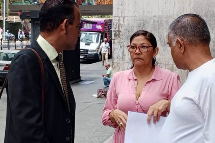 familiares estudiante UCV John Álvarez