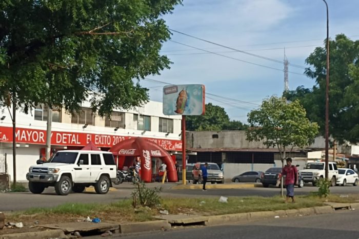 Local El Exito 2022 granada Maracaibo