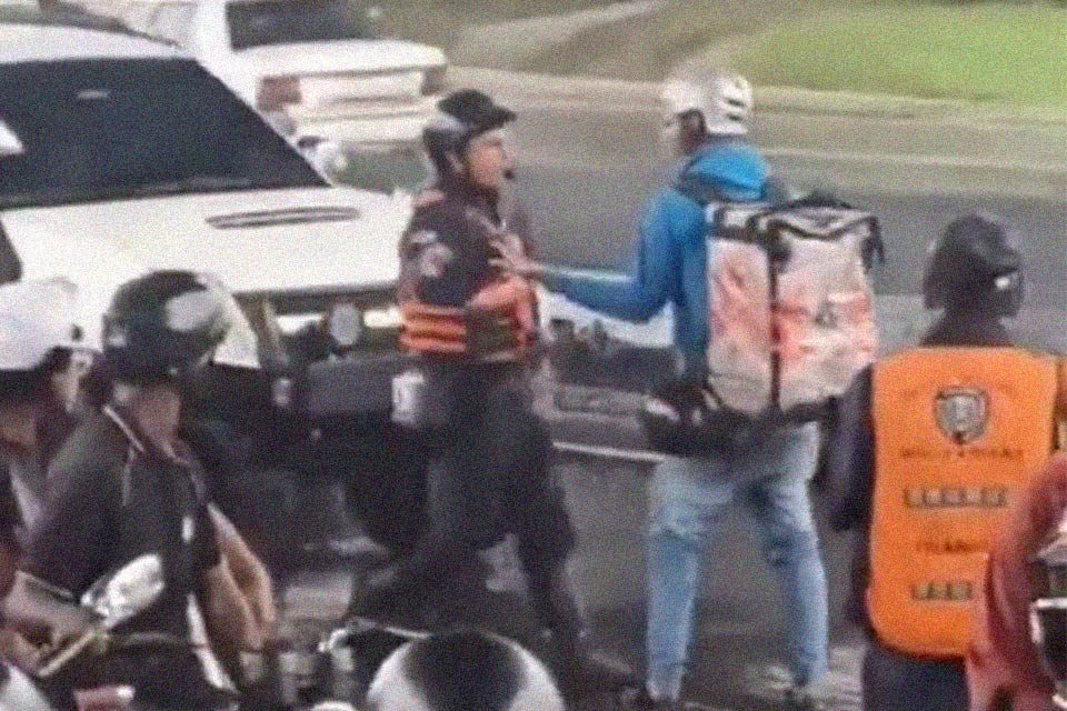 Motorizados en la autopista