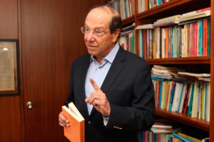 "Soy muy pesimista sobre el futuro democrático de mi país" /Osvaldo Hurtado / ex-presidente de Ecuador