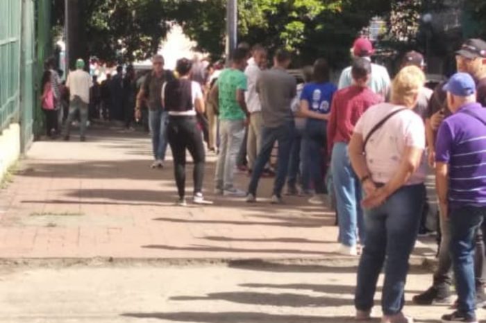Cola gente Saime Propatria 28.11.2023
