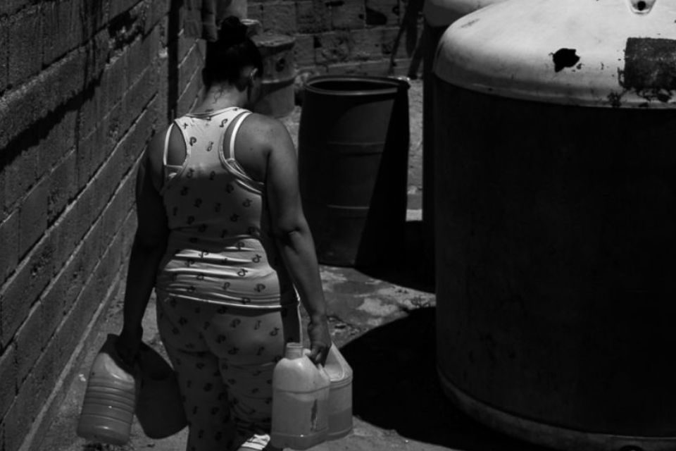 falta de agua potable antimano