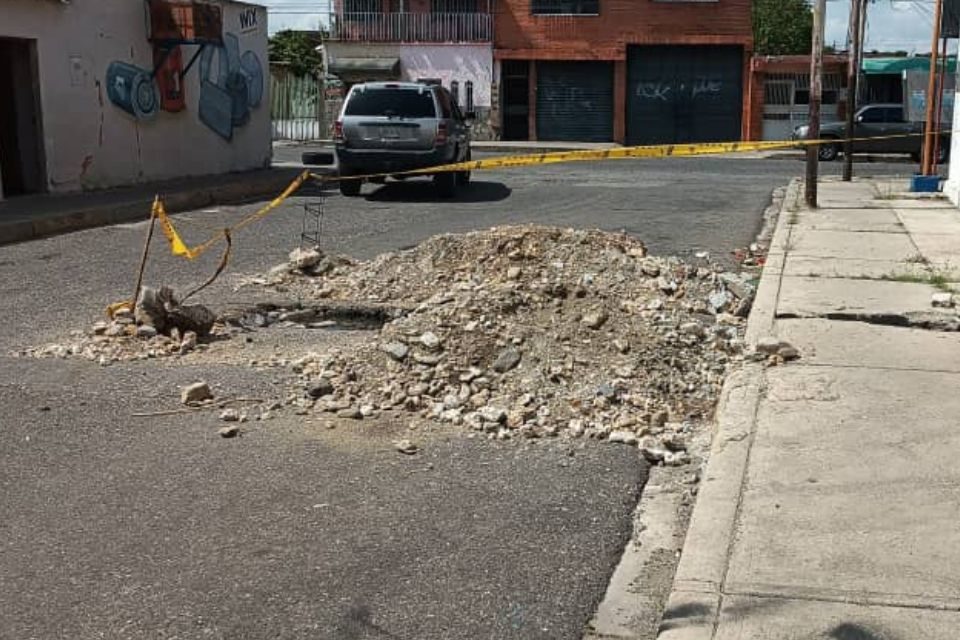 Bote de aguas servidas en Lara
