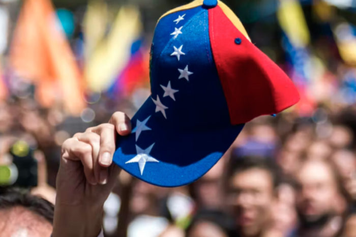 Bienvenido 2024: transición hacia la democracia
