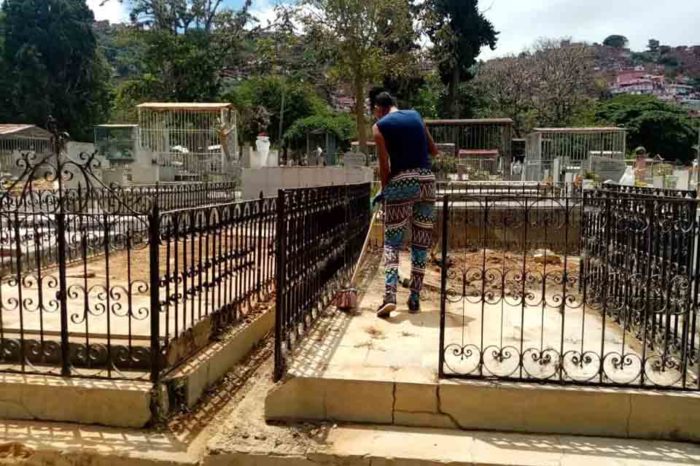 Cementerio sepulcros paz