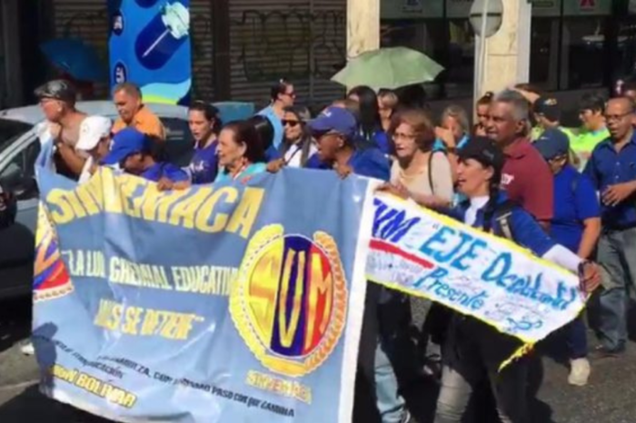 Docentes protestan