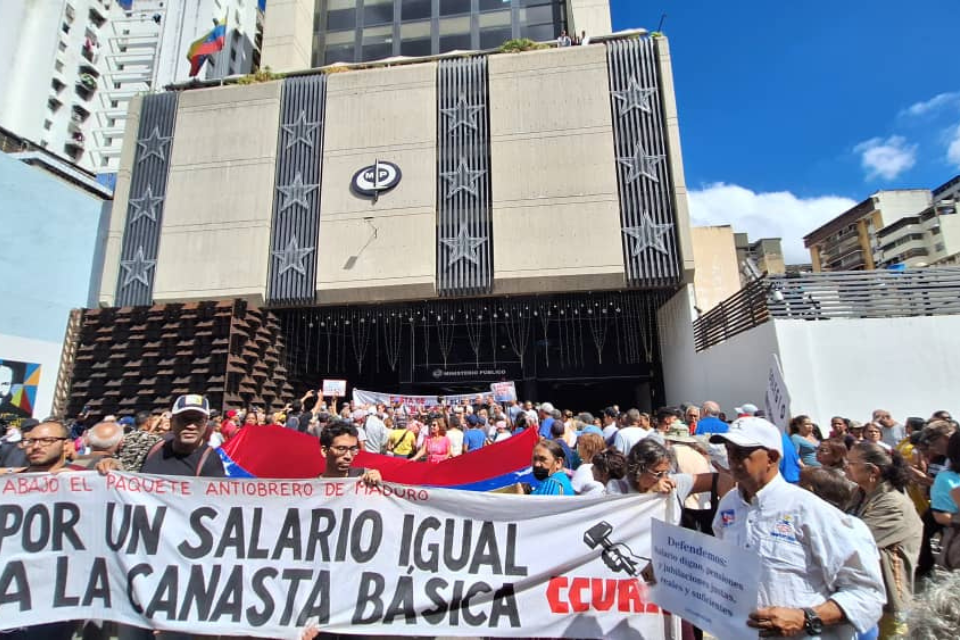 Trabajadores públicos protestaron frente al Ministerio Público en Caracas laborales