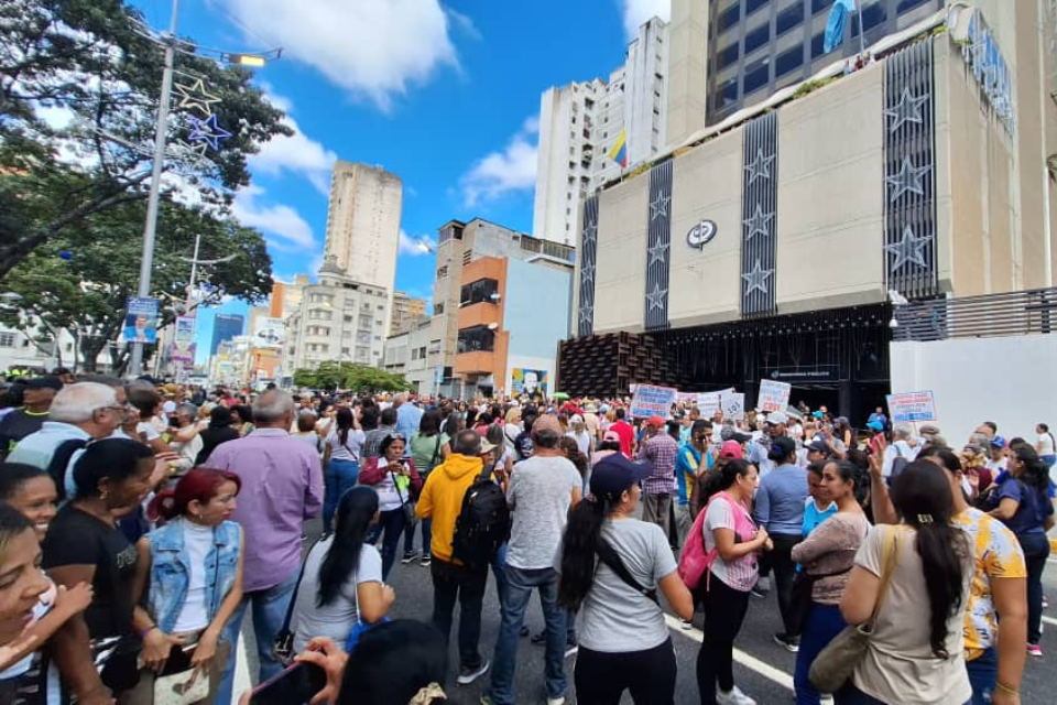 Trabajadores públicos protestaron frente al Ministerio Público en Caracas