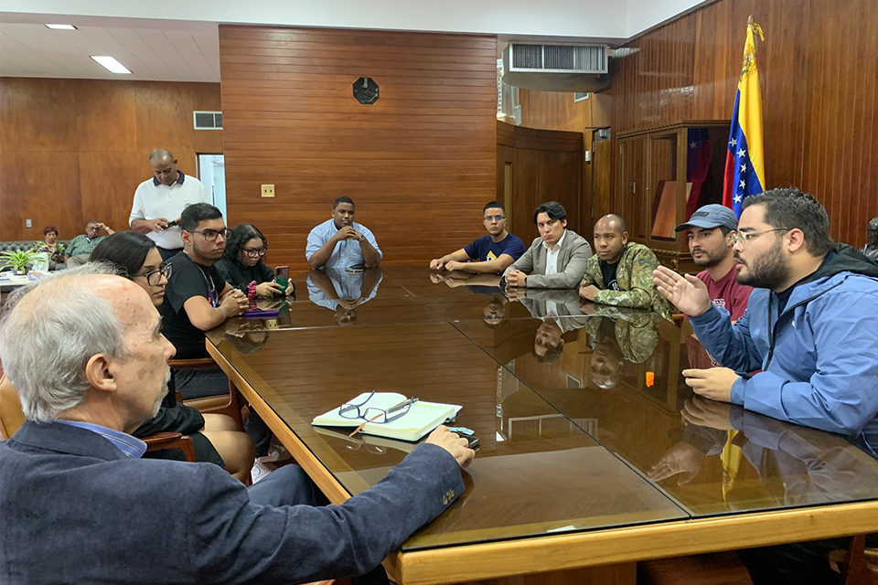 Estudiantes UCV reclamos Comisión Presidencial