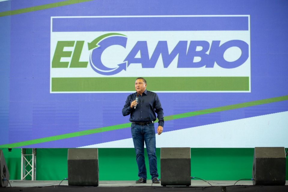 Javier Bertucci El Cambio