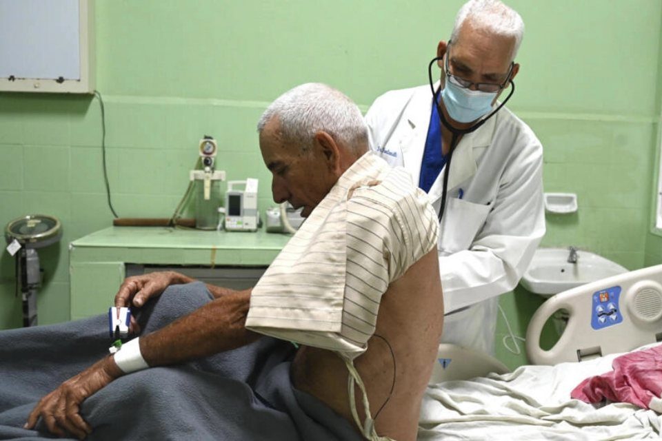 Alexey López médico Cuba AFP