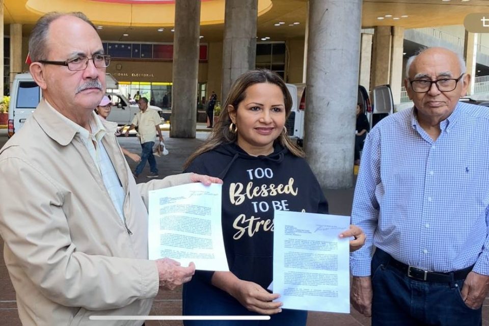 MAS y FUTURO en el CNE Felipe Mujica Segundo Melendez Fanny garcía