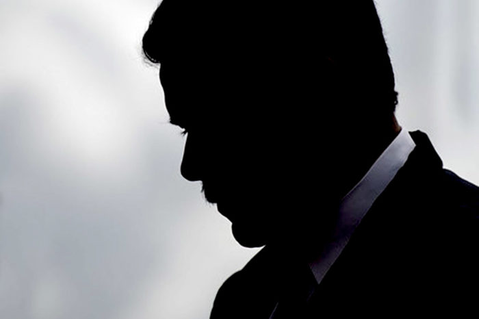 Nicolás Maduro contraluz poder