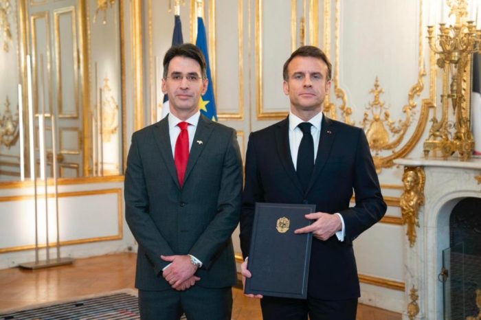Arturo Gil Pinto Francia Emmanuel Macron