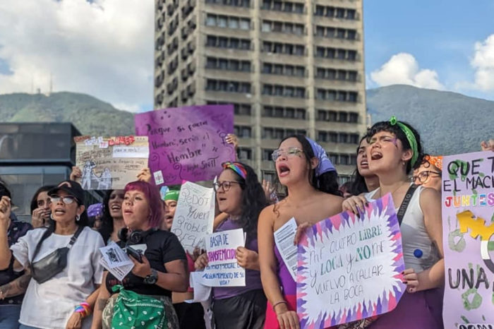 Protesta por el Día Internacional de la Mujer femicidios