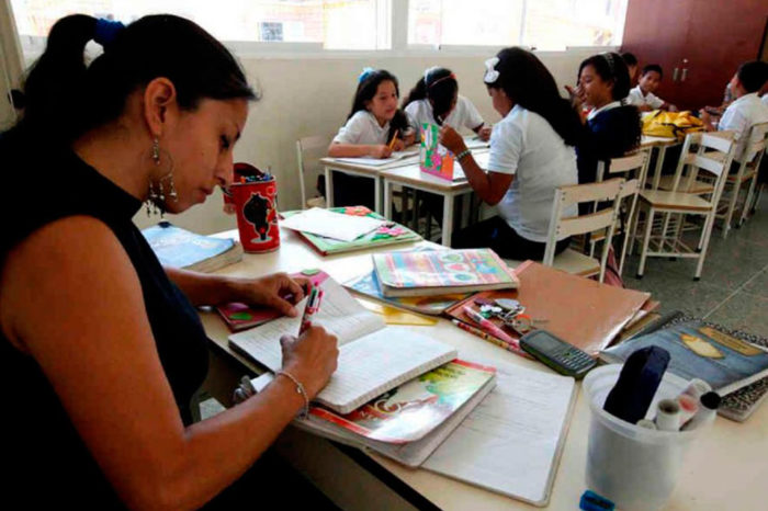 Del estado docente a la sociedad educadora