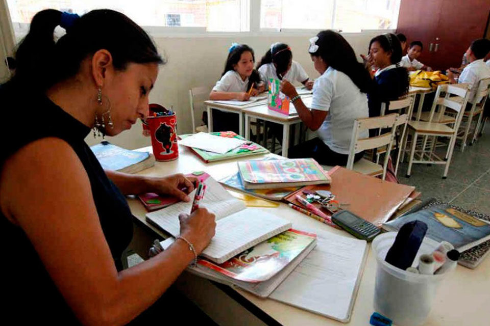 Del estado docente a la sociedad educadora