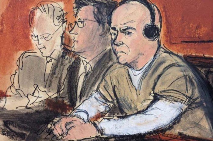 En este boceto de la sala del tribunal, el general retirado de tres estrellas del ejército venezolano Clíver Antonio Alcalá Cordones, derecha, comparece ante el Tribunal Federal de Nueva York, el jueves 18 de enero de 2024. | Foto: AP