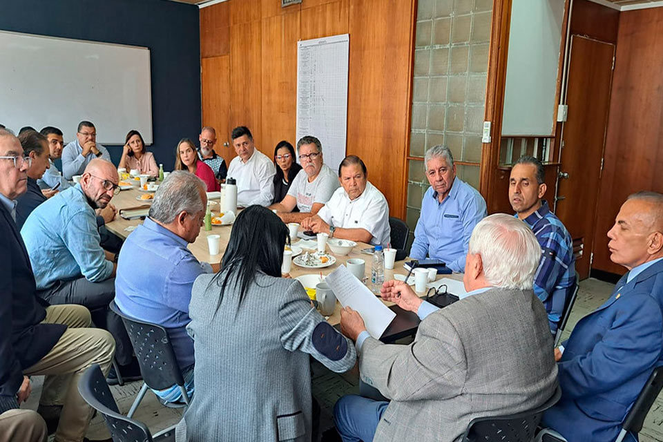 Del "I you one I do you one", a perder las elecciones por desacuerdos