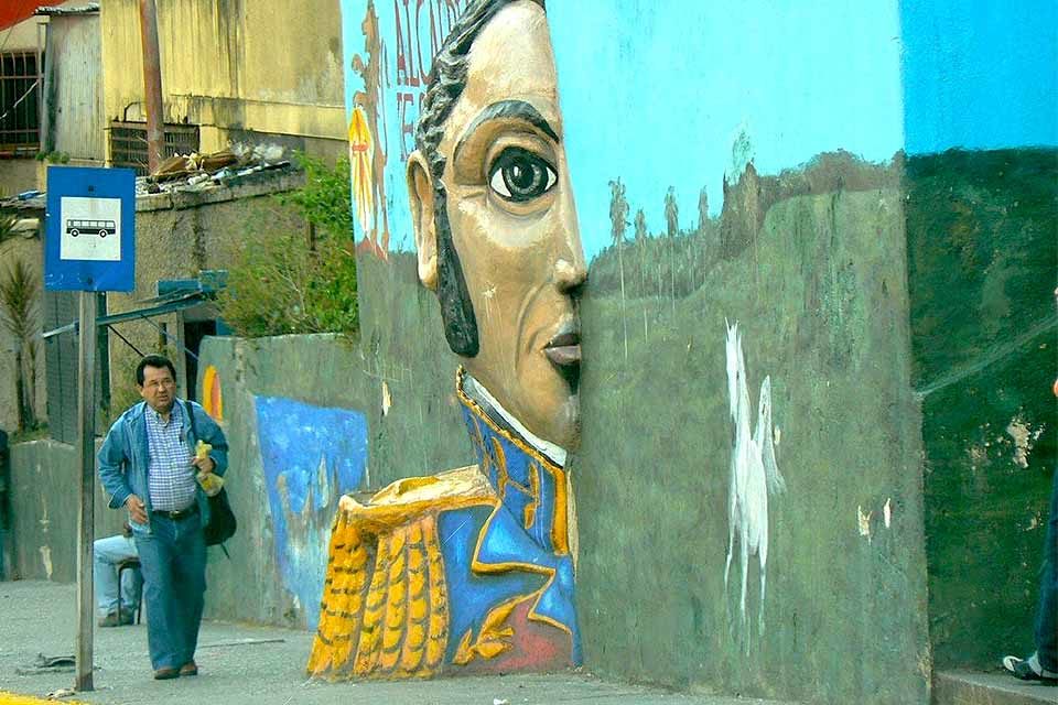 Mural Bolívar relieve tragedia Venezuela