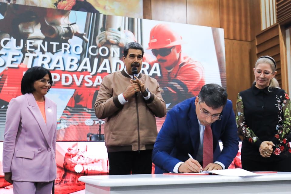 Maduro. Acto en Pdvsa.180424