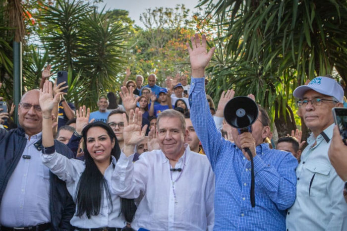 EDMUNDO GONZÁLEZ URRUTIA. COMANDITOS EN BARUTA
