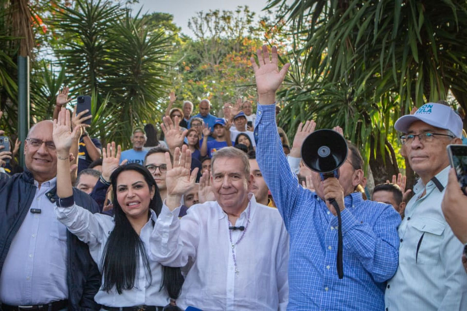 EDMUNDO GONZÁLEZ URRUTIA. COMANDITOS EN BARUTA