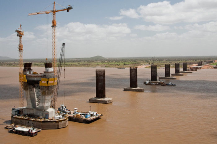 Dos puentes y medio / Caicara del Orinoco