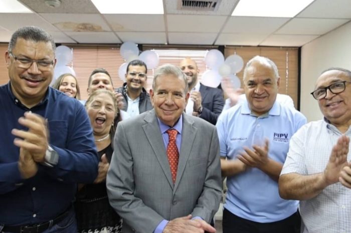 Simón Calzadilla Edmundo González Urrutia