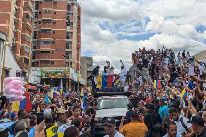 Detenidos por hacer campaña electoral Edmundo González Valencia