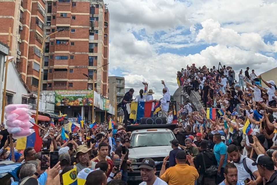 Detenidos por hacer campaña electoral Edmundo González Valencia