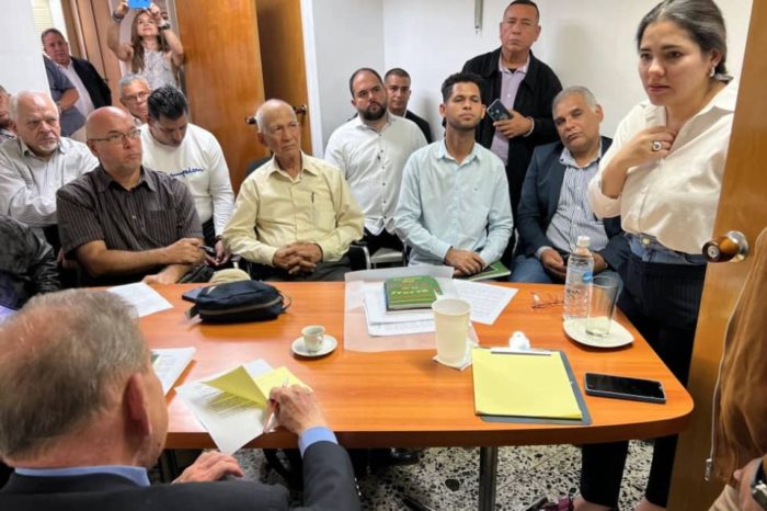 Edmundo González con los evangélicos